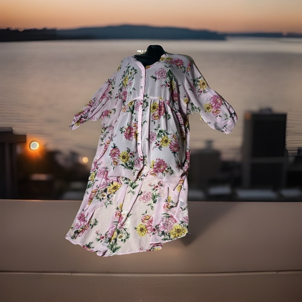 Torrid 5 Sheer Pink Floral Lexie Hi Lo Tunic Size 5 Roll Tab Sleeves